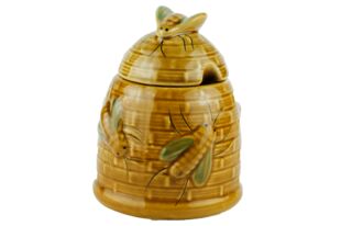 Waldhonig im Keramik-Bienenkorb