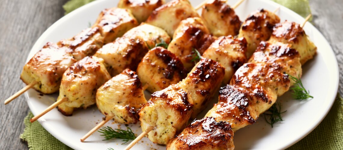 Grilled chicken skewers with honey-beer glaze