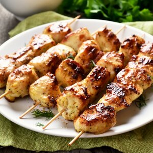 Grilled chicken skewers with honey-beer glaze