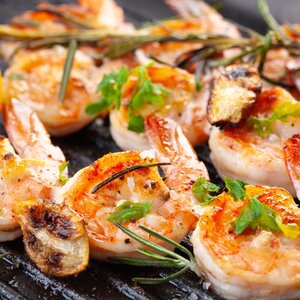 Grilled king prawns in a honey-garlic marinade