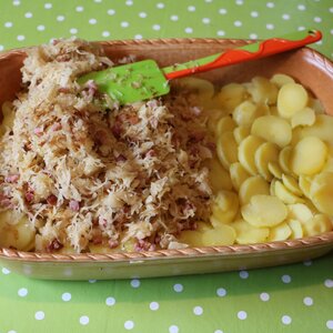 Kartoffelauflauf mit Sauerkraut