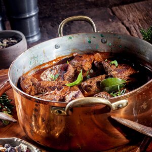 Deer goulash with forest honey and red wine