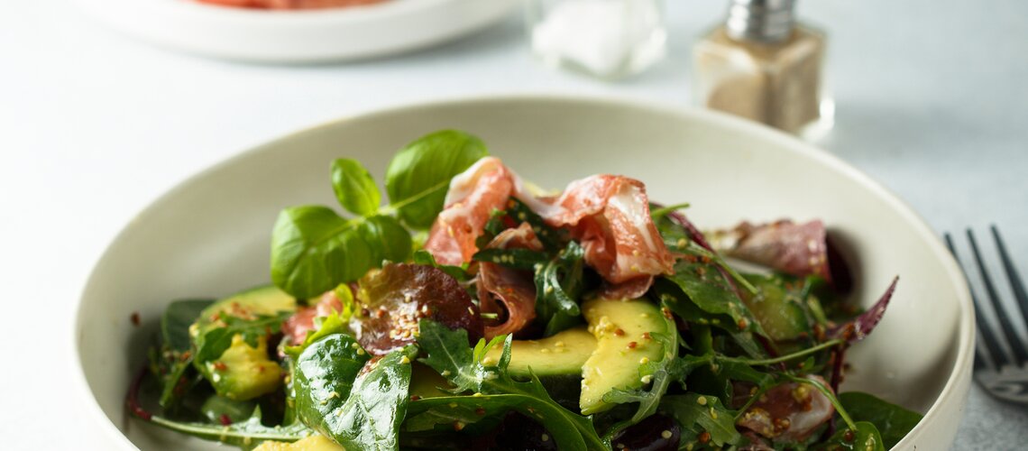 Avocado with vinaigrette, arugula and Parma ham