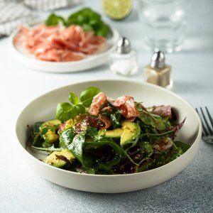 Avocado with vinaigrette, arugula and Parma ham