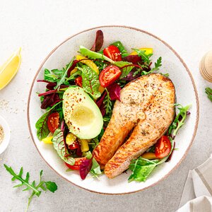 salad with honey-mustard-dressing and panfried salmon